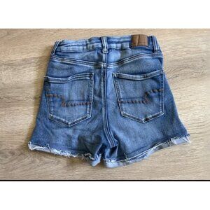 American Eagle Destroyed Jean Shorts Size 6 Next Level Stretch